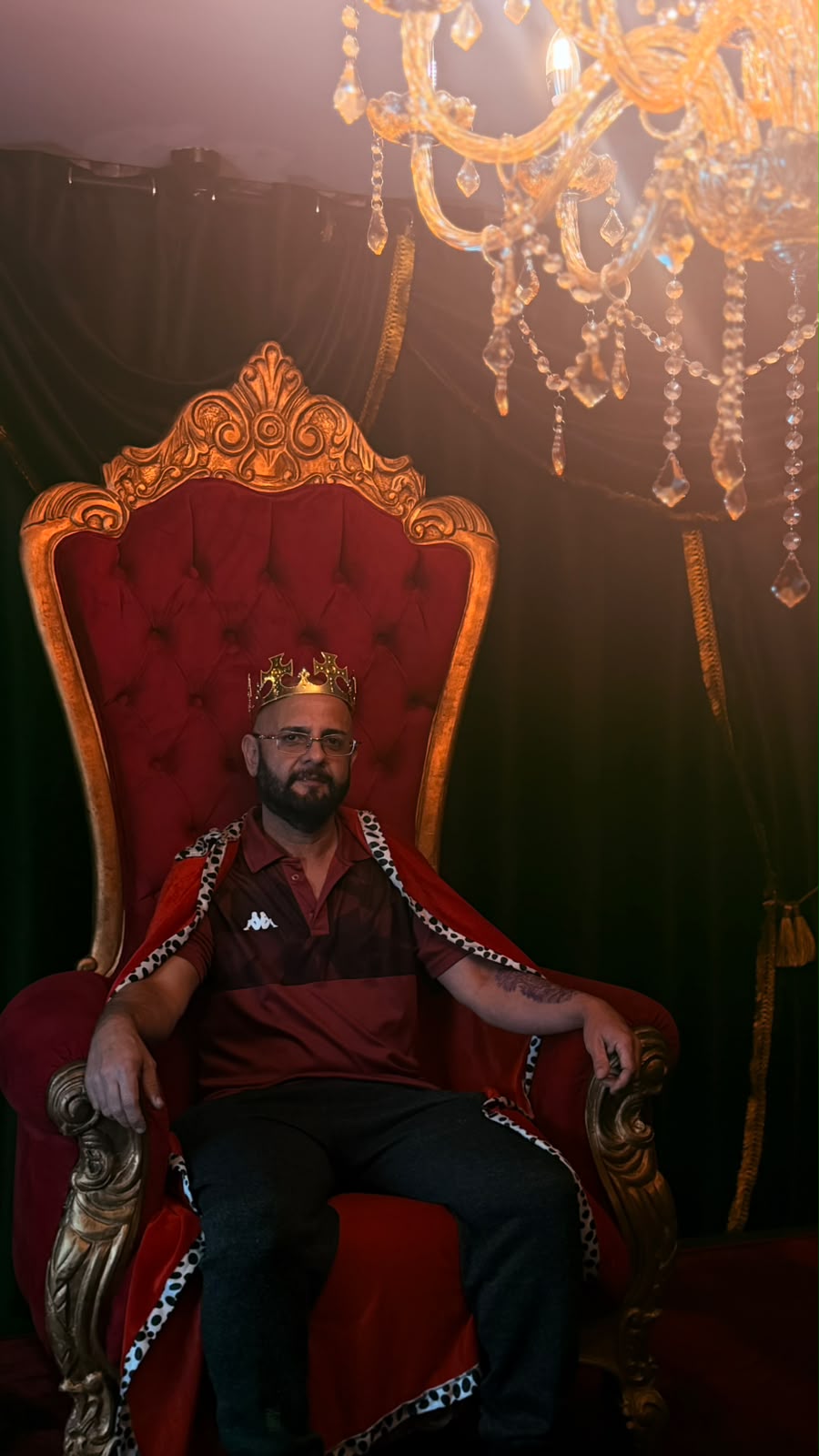 Cliente coroado no trono